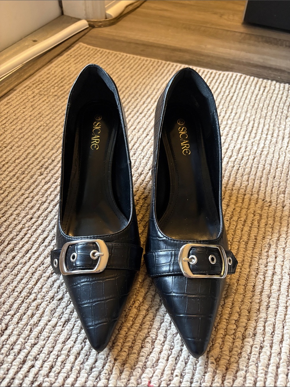 Sicare Black Pointed-Toe Buckle Pumps Womens 7 1/2 New without tags